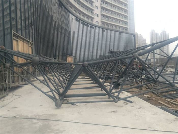 建瓯万豪酒店雨棚网架